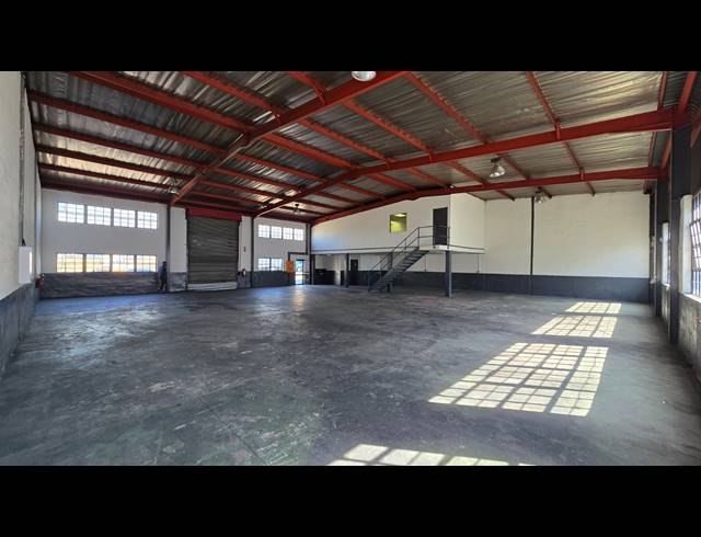 449M² WAREHOUSE TO LET IN RUSTIVIA